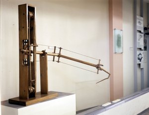 Flügel mit variabler Neigung, Modell nach der Zeichnung von Leonardo da Vinci. Museum für Wissenschaft und Technik, Mailand.