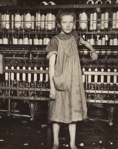Addie Card, 12 Jahre alt. Spinnerin in Baumwollfabrik, North Pownal, Vermont von Lewis Wickes Hine