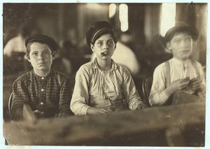 Jungen machen Zigarren bei Englehardt und Co, Tampa, Florida, 1909 von Lewis Wickes Hine