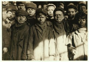 Breaker Boys (die Kohle von Hand sortieren) bei Hughestown Borough Coal Co. Pittston, Pennsylvania, 1911 von Lewis Wickes Hine
