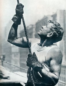 Das Empire State Building: Wolkenkratzer-Arbeiter, ca. 1931 von Lewis Wickes Hine