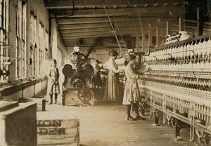 Zwei junge Spinnerinnen in den Catawba Cotton Mills, Newton, North Carolina, 1908