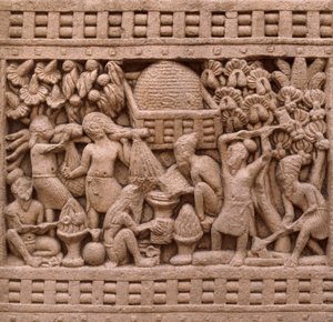Detail der Ostseite der Stupa I in Sanchi (UNESCO-Welterbeliste)