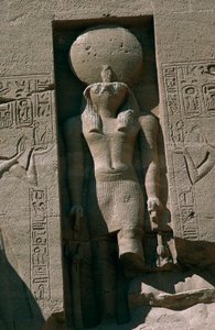 Großer Tempel von Ramses II., Fassade, Nische mit Statue des Sonnengottes Ra, Abu Simbel, Nubien, Ägypten