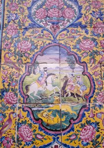 Löwenjagd, polychrome Fliesendekoration an der Vorderseite des Qavam-Hauses, auch bekannt als Narenjestan e Ghavam von Unbekannt Unbekannt