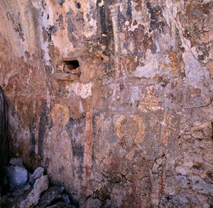 Überreste von Fresken in Kirchenruinen in Sklavopoula, Kreta, Griechenland (Foto)