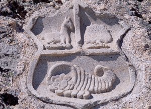 Spanien, Kastilien und León, Mombeltrán, Schloss der Herzöge von Albuquerque, Architektonisches Detail mit Wappen