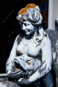 Statue im Garten des Palastes der Grafen von Estoi, Estoi, Portugal von Unbekannt Unbekannt