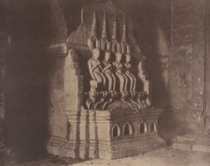 Nr. 23. Pugahm Myo [Pagan]. Figuren in der Damayangyee-Pagode [Dhamma-yan-gyi]. von Linnaeus Tripe