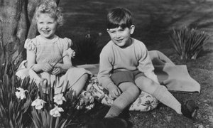 Prinz Charles und Prinzessin Anne als Kinder in Balmoral, 28. September 1952