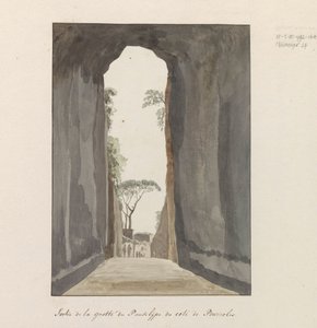 Ausgang der Grotte Crypta Neapolitana (oder Grotta di Posillipo) an der Küste von Pozzuoli