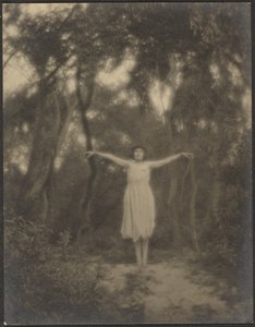 [Tänzerin im Garten] von Louis Fleckenstein