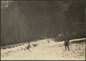 Figuren im Schnee von Louis Fleckenstein
