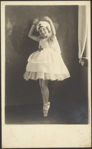 Helen Boothe als Rotes Kreuz Rosie von Louis Fleckenstein