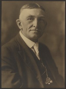 [Porträt eines Mannes mit Taschenuhr] von Louis Fleckenstein