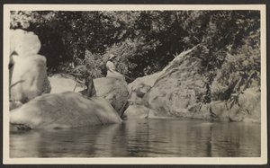 Frau am Seeufer von Louis Fleckenstein