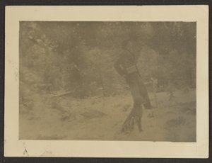 Junger Mann mit Hund auf dem Feld von Louis Fleckenstein