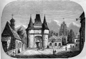 Architektur: Ansicht des Tores Saint Julien (1460-1483), im Hintergrund die gotische Kirche Notre Dame des Marais (1450-1623). La Ferte Bernard, Sarthe (72)