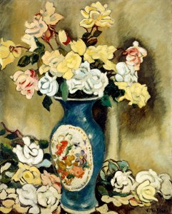 Blumenstrauß aus roten Rosen in einer blauen Vase, ca. 1920