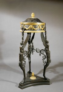 Dreifuß, Bronze und vergoldete Bronze, inspiriert von einem römischen Original