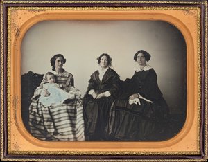 Porträt einer Mutter, eines Kindes und zweier Frauen