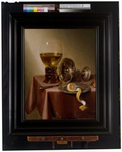Stillleben mit einem Römer, einer geschälten Zitrone und einer umgestürzten Tazza von Maerten Boelema de Stomme
