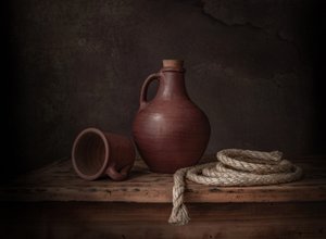 Tonkrug mit Seil von Margareth Perfoncio