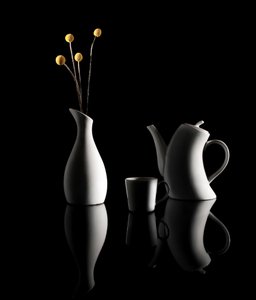 Elegantes Stillleben-Reflexion von Margareth Perfoncio