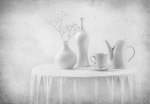 Weißes Stillleben Eleganz von Margareth Perfoncio