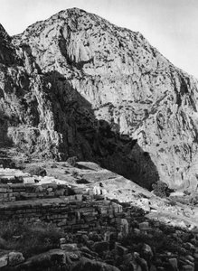 Delphi und die Phaedriaden am Berg Parnass, Griechenland, 1937 von Martin Hurlimann