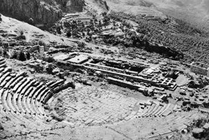 Theater und Tempel des Apollon, Delphi, Griechenland, 1937 von Martin Hurlimann