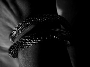 Metall und Haut