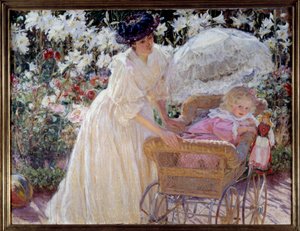 Rose und Lilie: Eine Mutter und ihre kleine Tochter in einem Kinderwagen in einem Blumengarten von Mary Louise MacMonnies