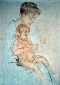 Frau hält ein kleines nacktes Kind auf dem Schoß und manikürt ihre Fingernägel, ca. 1904. Pastell. Mary Cassatt (1844-1926) amerikanische Malerin und Grafikerin, die ab 1866 hauptsächlich in Frankreich lebte. Häusliche Mutter Kind von Mary Stevenson Cassatt