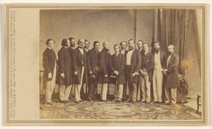 [Gruppenporträt von vierzehn stehenden Männern]. von Mathew B. Brady