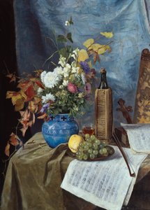 Arrangement mit Weinflasche, Blumen und Früchten von Mathilde Dietrichson
