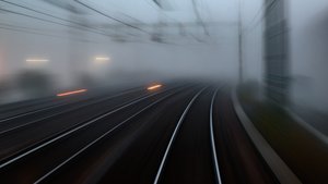 Durch den Nebel rasen von Mats Persson