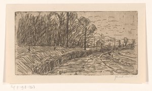 Landschaft mit Weg, Waldrand und Strommasten