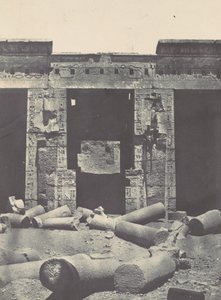 Theben. Mēdinet-Habou. Östlicher Teil des Peristyls des Palastes von Ramses-Mēiamoun, 1850 von Maxime Du Camp