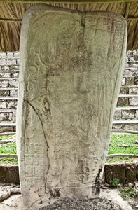 Stela 9, die Ajb’alun Haab’tal Wat’ul K’atel darstellt, Terminal Classic König aus Seibal, Guatemala, zur Erinnerung an das Ende des 9. Katun im Jahr 849 n. Chr. von Mayan