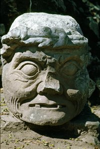 Steinskulptur eines alten Mannes, genannt der alte Mann von Copan, Tempel 11