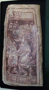 Gewölbedeckel mit Malerei des Gottes K"Awiil und hieroglyphischem Text, Chenes-Gebiet, Yucatan, Spätklassische Periode, 600-900 n. Chr. von Mayan