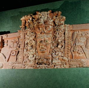 Architektonische Maske, Campeche, Halbinsel Yucatán, Mexiko (Stuck) von Mayan Mayan