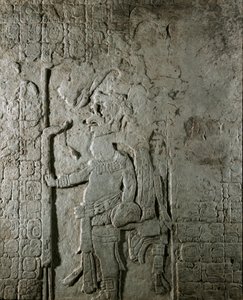 Maya-Kunst: Tafel Nr. 1 von der Maya-Stätte El Cayo (zwischen 600 und 800), die eine Figur umgeben von Inschriften in Hieroglyphen darstellt, die sich auf astronomische Berechnungen beziehen. Private Sammlung von Mayan Mayan