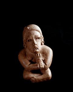 Präkolumbische Kunst, Maya-Zivilisation, präklassische Periode: Tonstatuette, die eine sitzende Frau mit verschränkten Armen und Beinen darstellt. Aus San Agustin Acasaguastlan El Progreso, Guatemala. Guatemala-Stadt, Museo Nazionale di Archeologia e Etnol