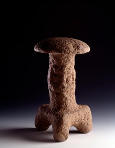 Präkolumbianische Kunst, Maya-Zivilisation, Klassik: Steinskulptur in Form eines Tripod-Pilzes. Aus Chimaltenango, Guatemala. Guatemala, Museo Nazionale di Archeologia e Etnologia