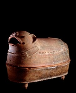 Präkolumbianische Kunst, Maya-Zivilisation, Spätklassik: Bestattungsurne aus Ton mit einem jaguarförmigen Deckel. Aus Nebaj, Guatemala. Guatemala, Museo Nazionale di Archeologia e Etnologia von Mayan Mayan