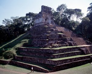 Präkolumbische Zivilisation: Blick auf die Stätte von Palenque in Chiapas, klassische Maya-Periode von Mayan Mayan