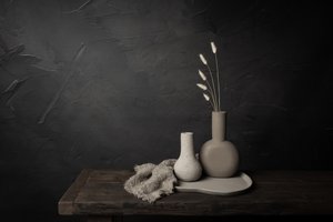 Minimalistische Vasen und Gras von Mayra Pama