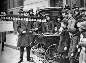 Ein Glockenspieler, London, 1926-1927